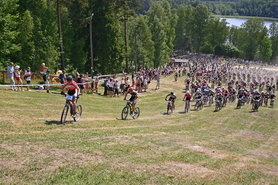 Lida Loop 2007, eliten på väg uppför slalombacken